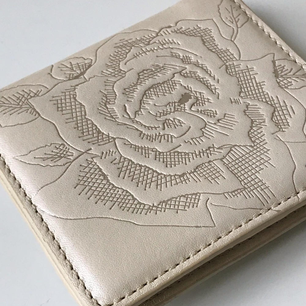 Coach Metallic Rose Embossed Leather Compact Wallet, Rare 2000’s - Picture 13 of 16